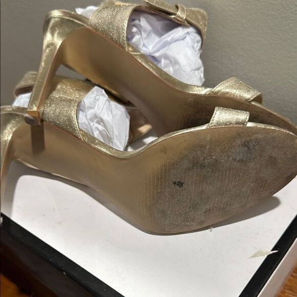 Nine West Gold High Heels with Open Toe and Stiletto Design - Picture 5 of 8